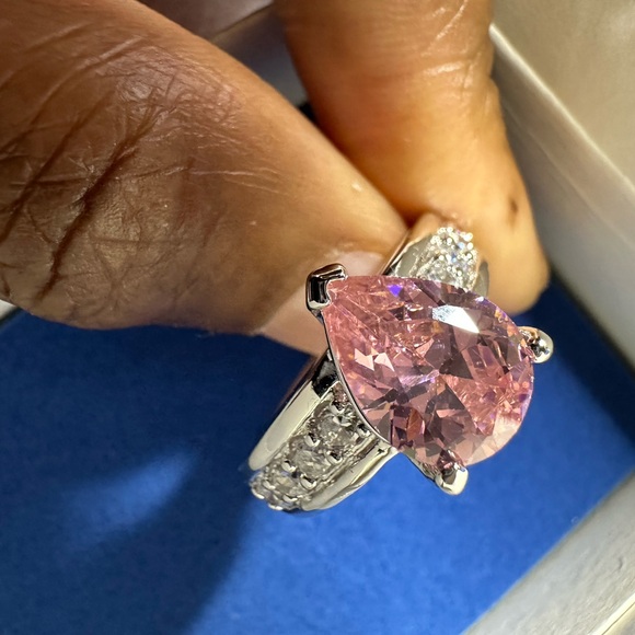 Avon Pink Silvertine Pear-shaped CZ RING - Picture 1 of 16
